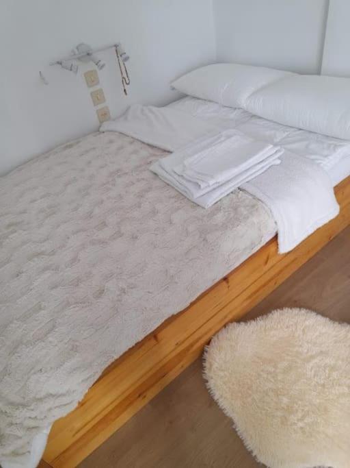 Artemida Apartment Лутра Едипсу Екстериор снимка