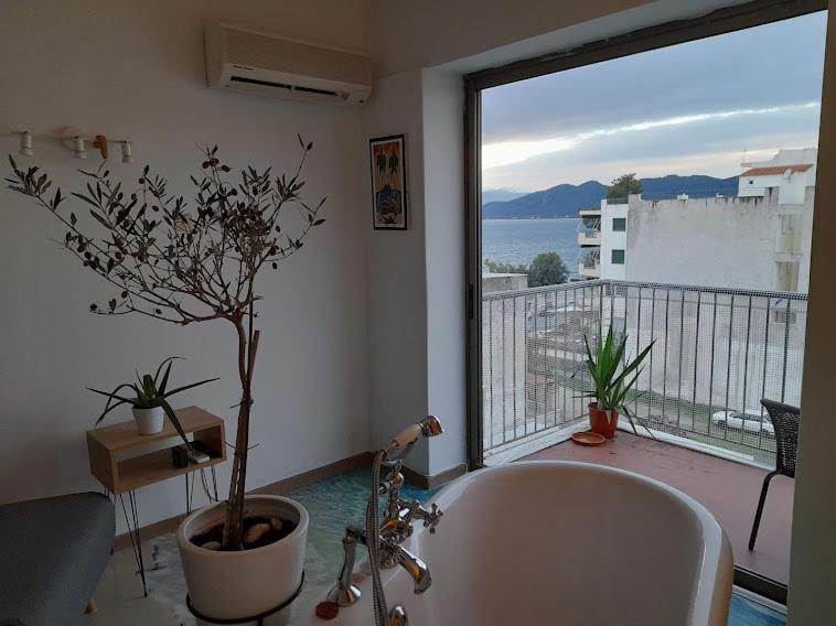 Artemida Apartment Лутра Едипсу Екстериор снимка