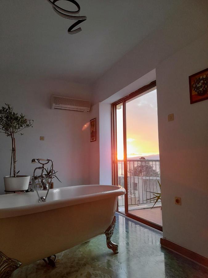 Artemida Apartment Лутра Едипсу Екстериор снимка
